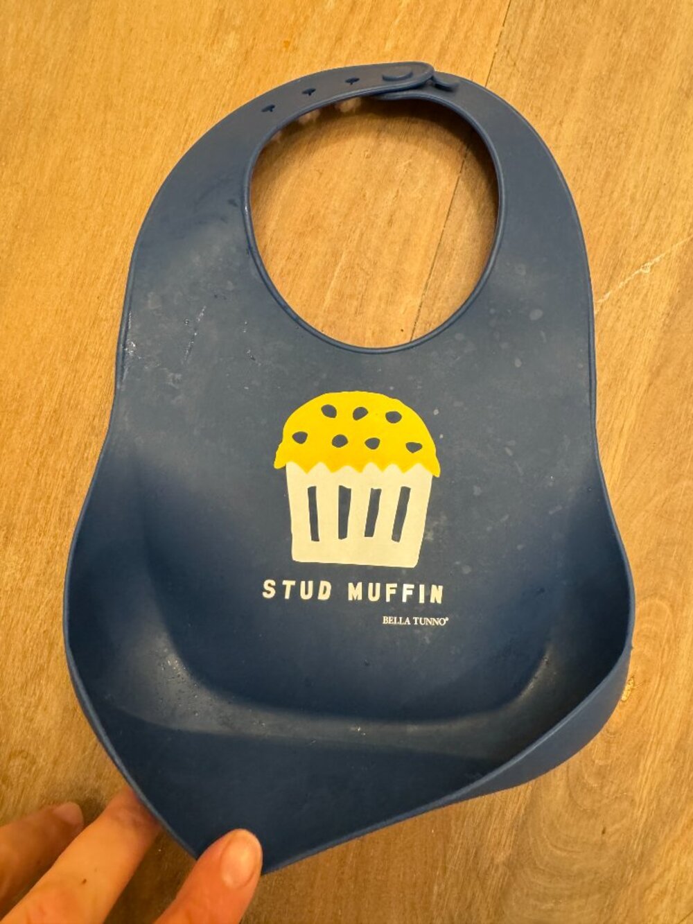 Bella Tunno Stud Muffin Silicone Baby Bib Navy Food Catcher Pocket - Picture 2 of 4